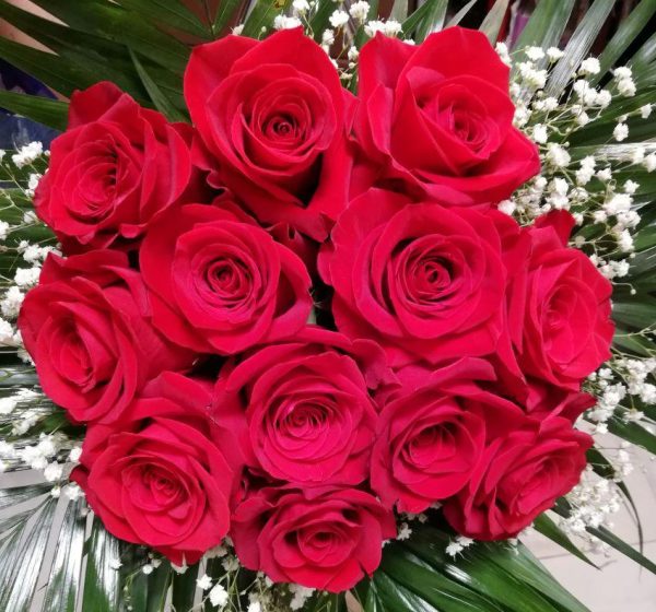 Ramo de rosas rojas impares