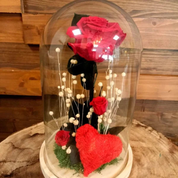Cúpula con rosa roja