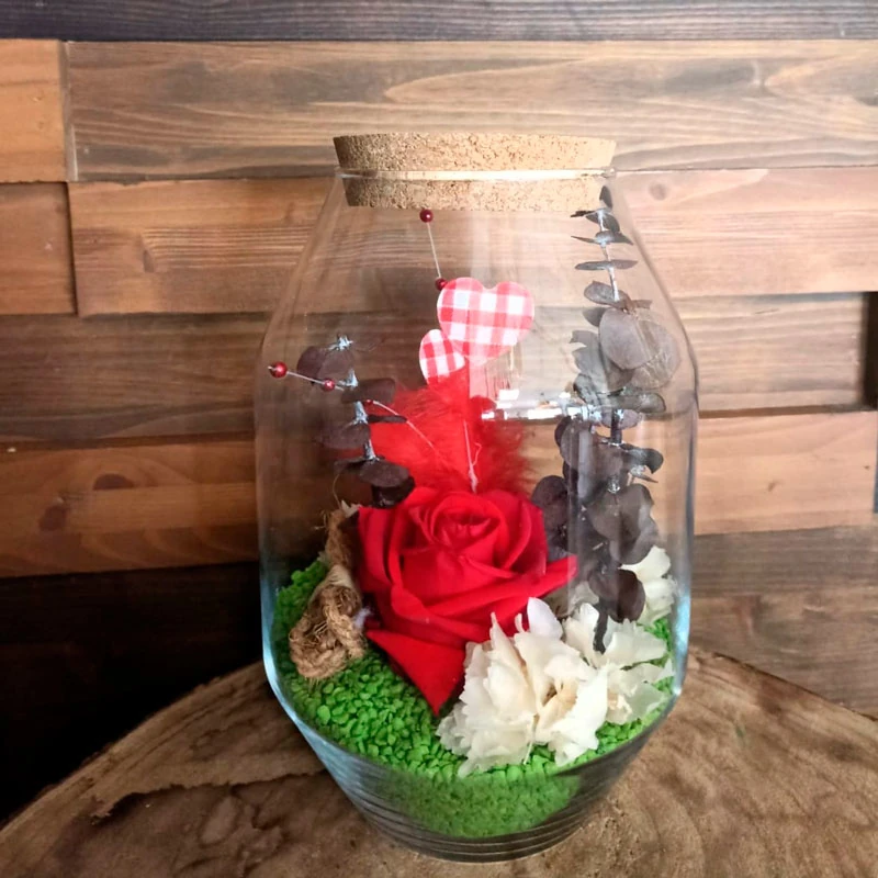 Botella cristal con rosa preservada