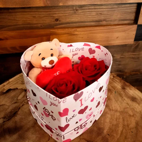 Caja corazón con dos rosas
