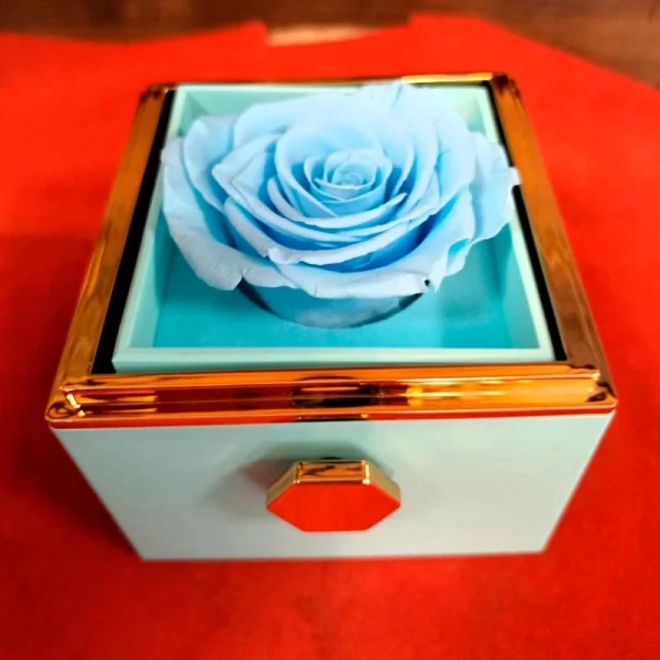 Caja colgante con rosa celeste