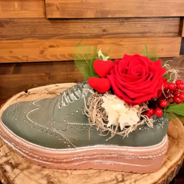 Rosa eterna con maceta de zapato