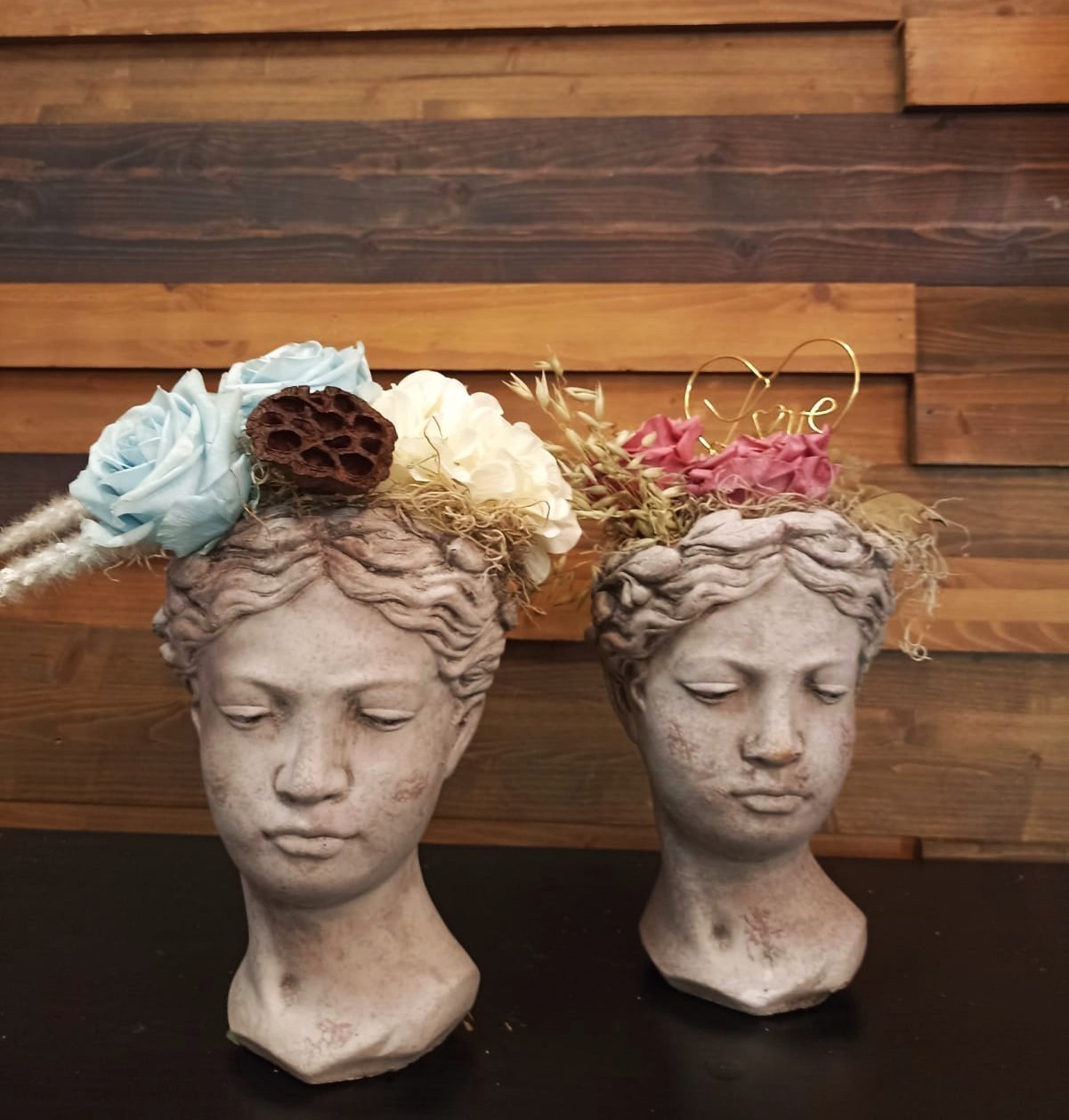 Jarrones busto de mujer con flores preservadas 3 Jarrones busto de mujer con flores preservadas